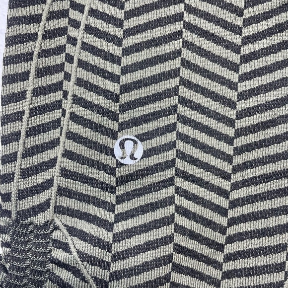 Lululemon In The Flow Crop II Heathered Fatigue Green 6 O22 - Picture 9 of 10